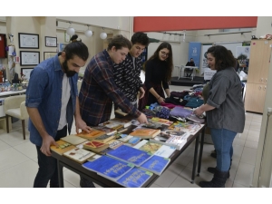 Tüketim Çılgınlığına Dikkat Çektiler