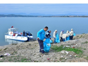Çevre Dostu Kargocular Göl Kıyısını Temizledi