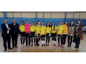 Okullar Arası Voleybol Turnuvası Düzenlendi