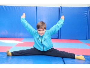 Yabancı Uyruklu Öğrencilerden Ücretsiz Spor Okullarına Yoğun İlgi