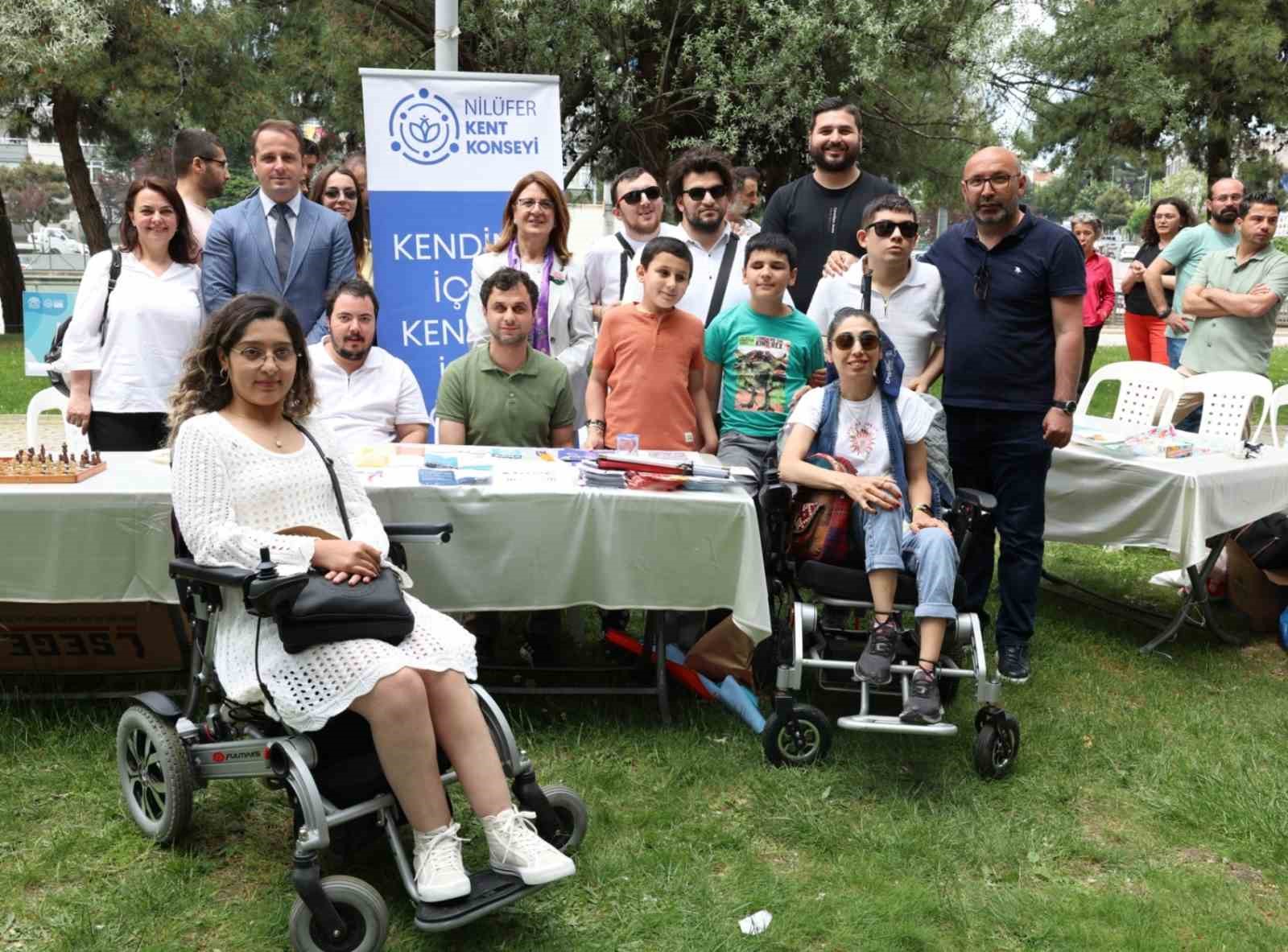 nilufer-de-engeller-sevgi-ile-asiliyor