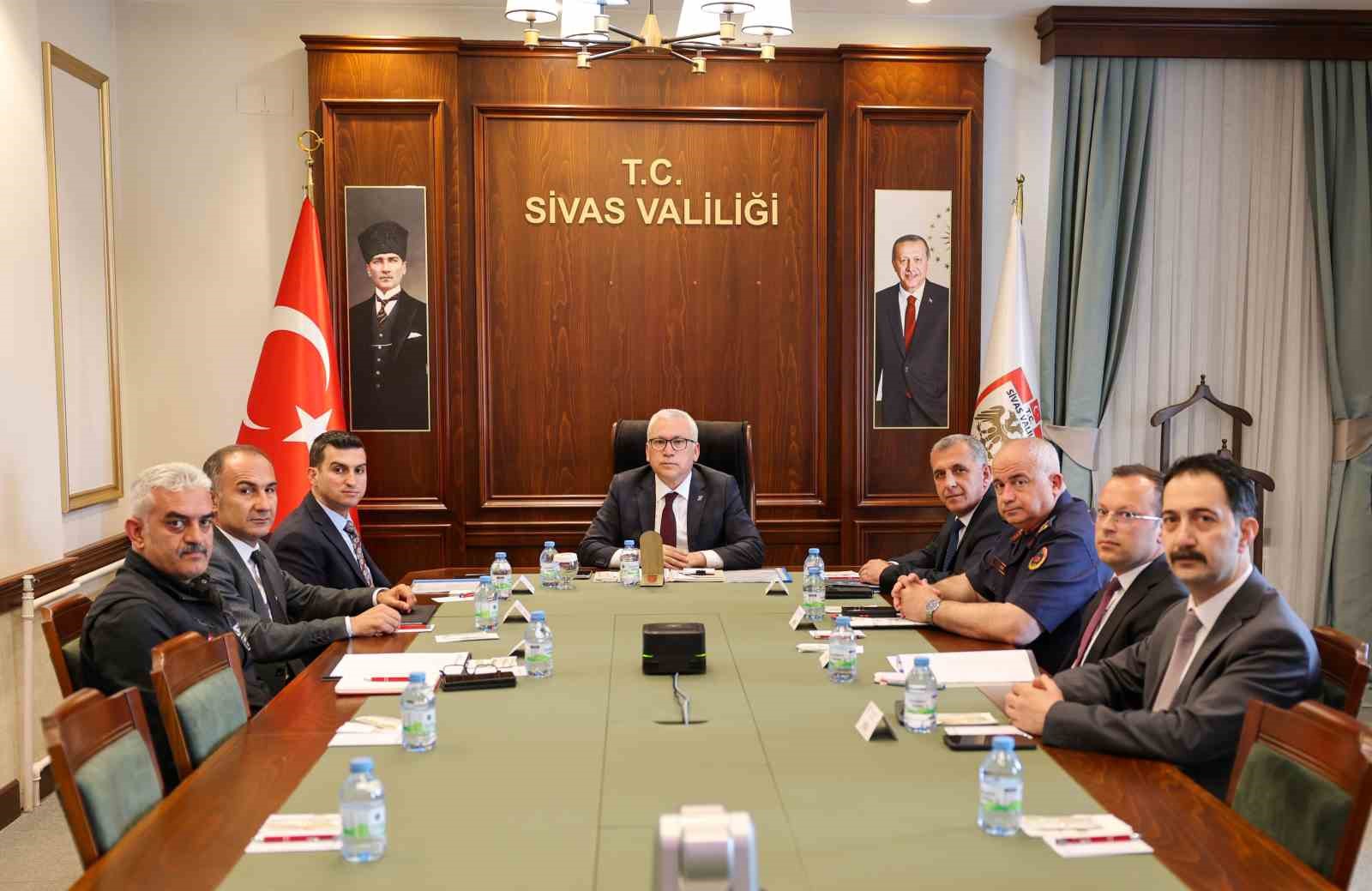 vali-simsek-vatandaslarimizin-huzuru-ve-guvenligi-icin-ahada-olmaya-devam-edecegiz