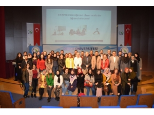 Öğretmenler Dijital Dünyayla İç İçe Olmalı