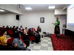 Bucalı Kadınlara ‘Güvenli Annelik’ Eğitimi