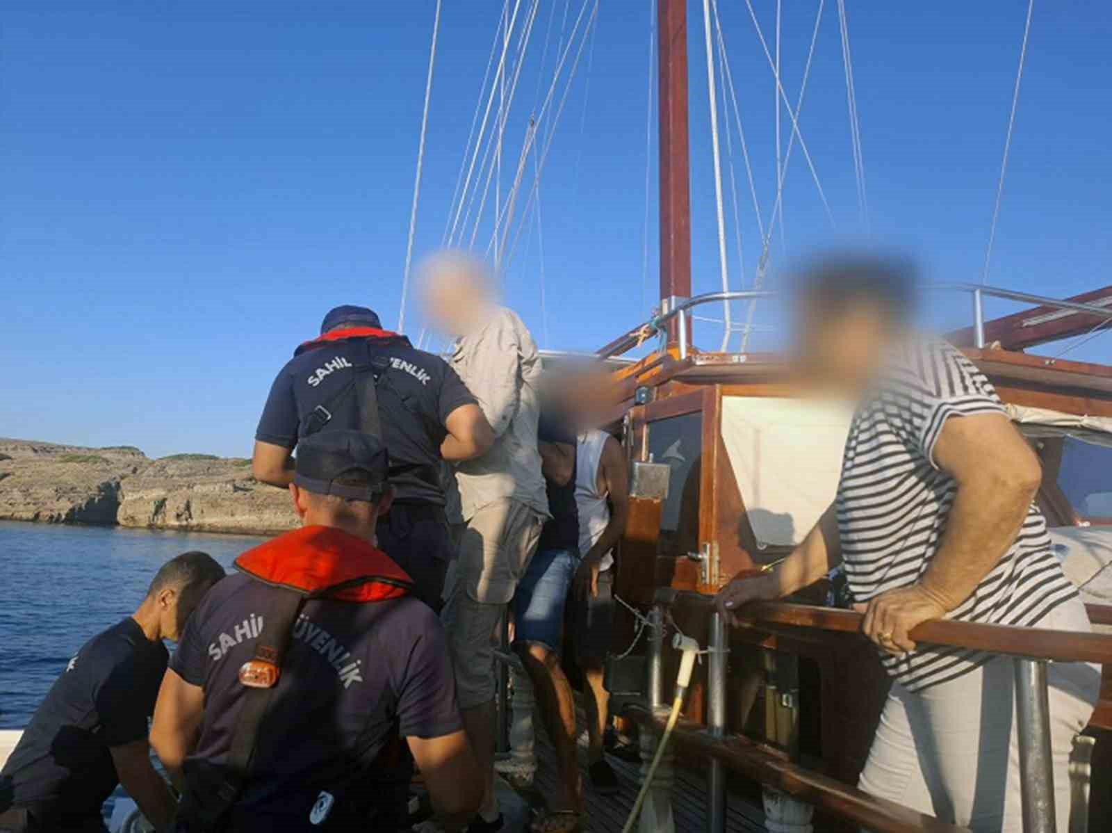 bodrum-ve-marmaris-te-ticari-yatlarda-rahatsizlanan-iki-kisinin-tibbi-tahliyesi-yapildi