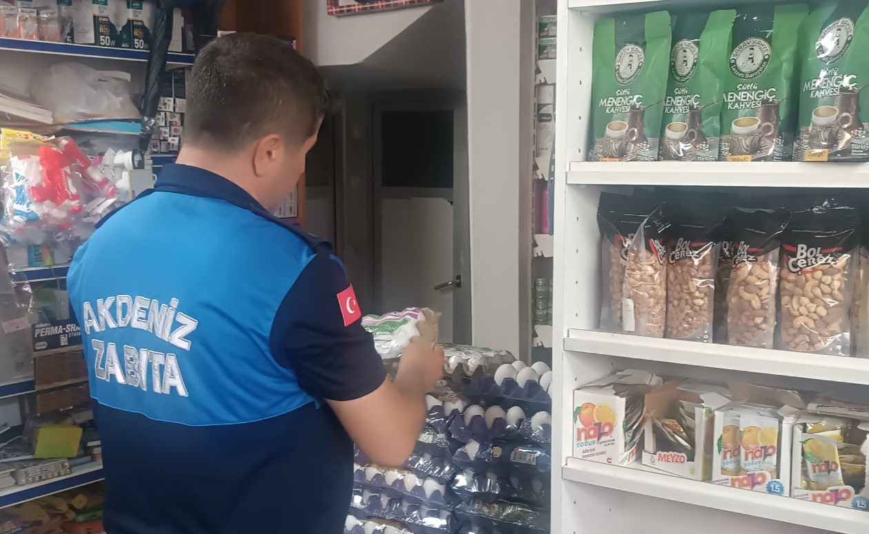 akdeniz-de-son-kullanma-tarihi-gecmis-230-gida-urunu-imha-edildi