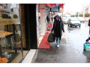 33 Yaşındaki 3 Çocuk Annesinin Azmi Örnek Oluyor