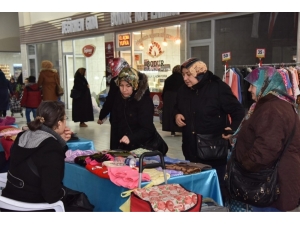 Hanımeli Pazarı İlk Günden Yoğun İlgi Gördü