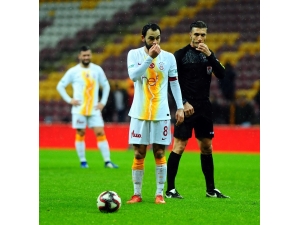 Selçuk İnan Galatasaray Forması İle 300. Maçına Çıktı