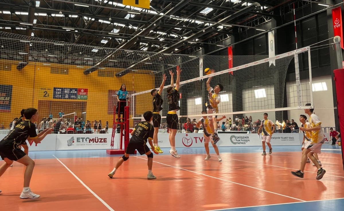 manisa-voleyboluna-cifte-sampiyona-kontenjani-kazandirdilar