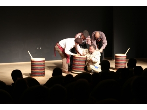 ’Pırtlatan Bal’ Çocuk Tiyatrosu Minik Seyircisi İle Buluştu