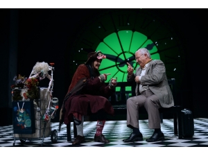 Adt, "Yolcular" İle Perde Açtı