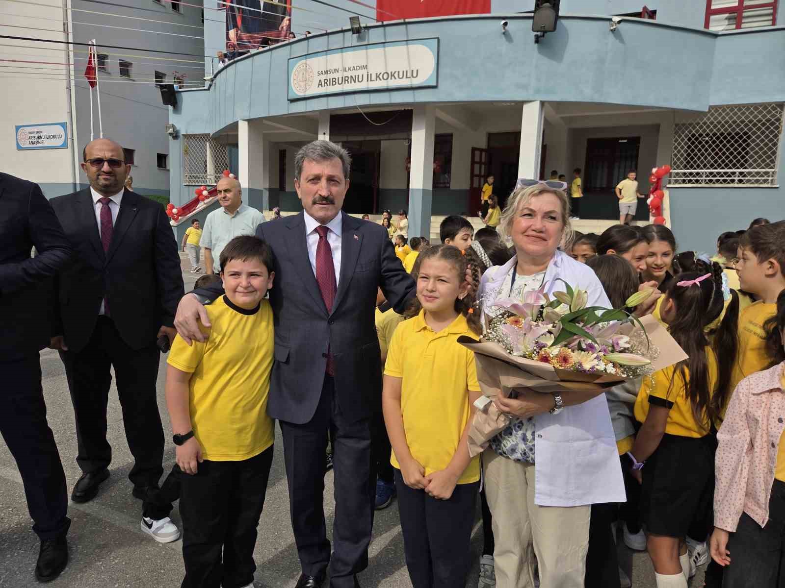 vali-tavli-sevgiyle-yetistirecegimiz-evlatlarimiz-istikbalimizin-ve-turkiye-yuzyili-nin-mimari-olacak