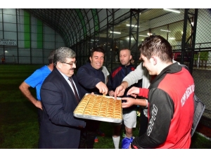 Başkan Can’dan Maç Sonunda Baklava İkramı