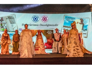 Anadolu Tarihi Moda Defilesinde