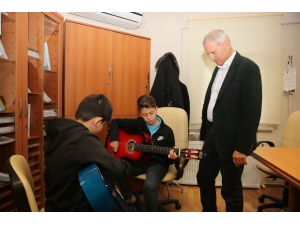 Başkan Dişli, Bilgi Evi’nde Çocuklarla Vakit Geçirdi