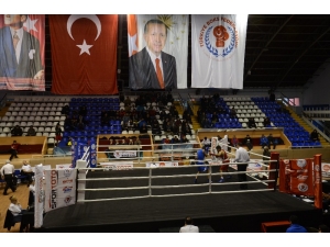 Türkiye Büyük Erkekler Ferdi Boks Şampiyonası Devam Ediyor