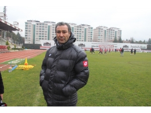 Orhan Kaynak: "Öğlen Aynı, Akşam Aynı Yemeği Yiyoruz"