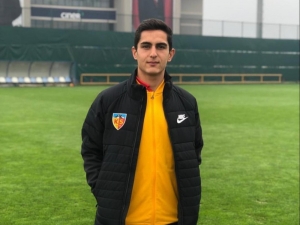Kayserispor Abdullah’ı Profesyonel Yaptı