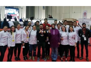 Bir Ayda 25 Madalya Ve 2 Kupa Kazandılar