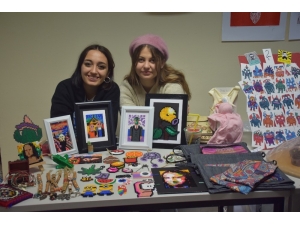 Anadolu Üniversitesi Öğrencilerinden "Geleneksel Yılbaşı Panayırı"