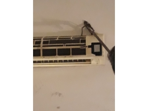 Soğuktan Kaçan Yılan Evin Klimasına Girdi