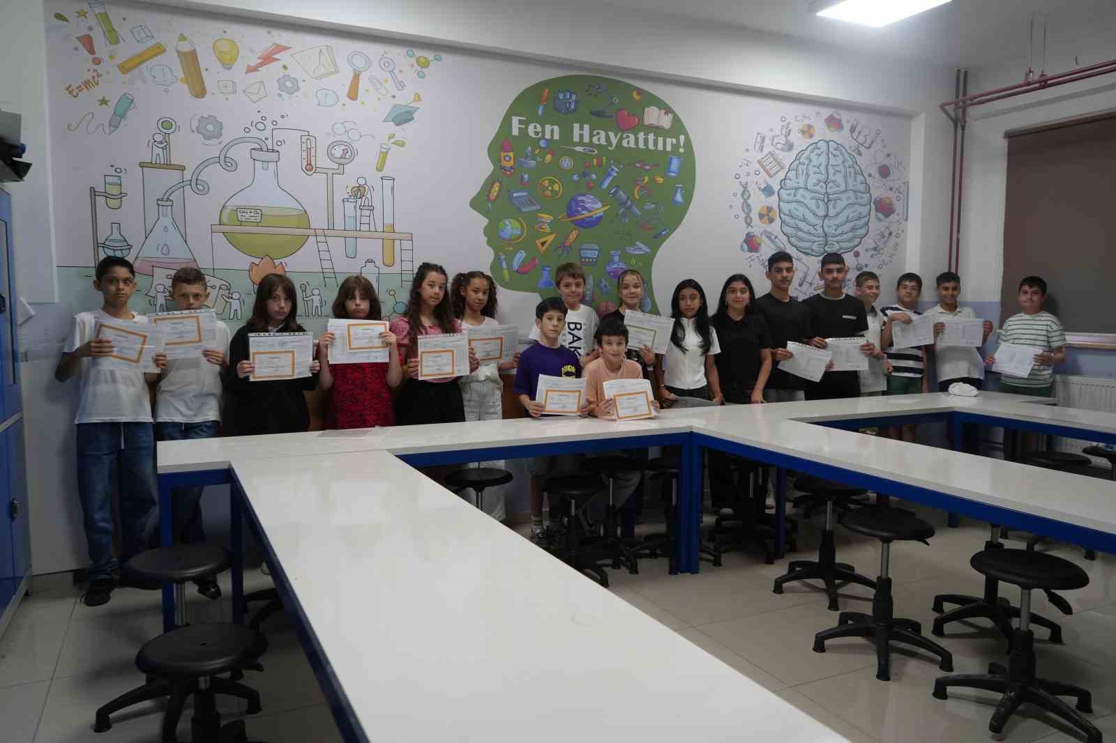 samsun-da-13-ikiz-ogrencinin-karne-heyecani