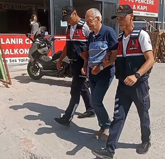 kooperatif-baskaninin-gozaltina-alindigi-operasyonun-goruntulere-ortaya-cikti