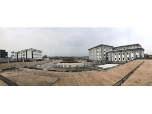 Kartepe Kent Meydanı’nda Çalışmalar Sürüyor