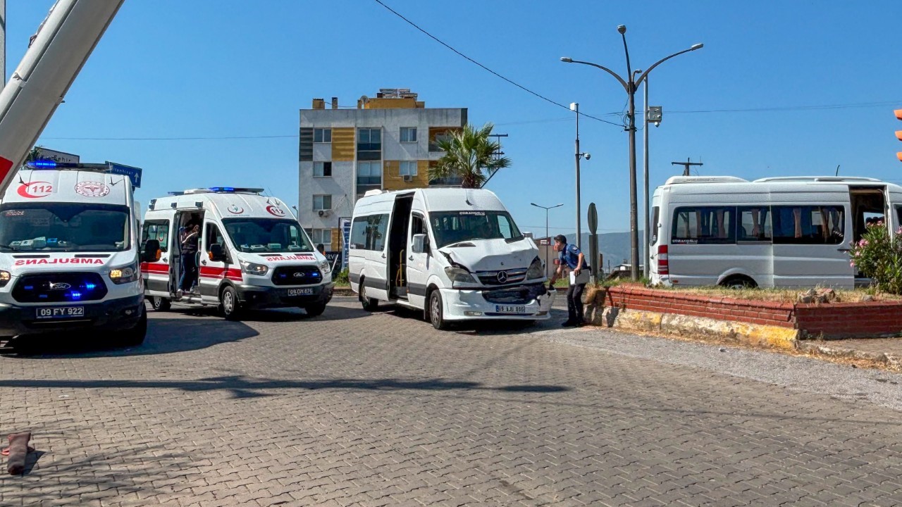 kosk-te-okul-servisleri-ile-otomobil-carpisti-6-yarali