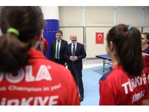 Başkan Çolakbayrakdar’dan Milli Takıma Moral Ziyareti