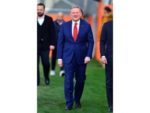 Göksel Gümüşdağ: "Galatasaray Üyeliğimi Sonlandırdım"