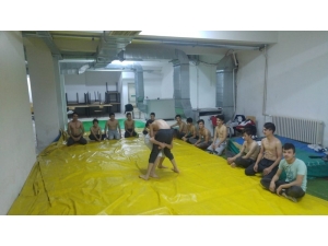 Pazarlar Halk Eğitimi Merkezi ’Güreş’ Kursu Açtı