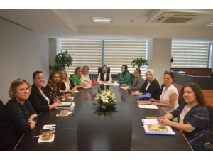 Ak Parti Kadın Kolları 30 İlçede Eğitime Başladı