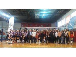 Voleybol’da Gölyaka Anadolu Lisesi Şampiyon
