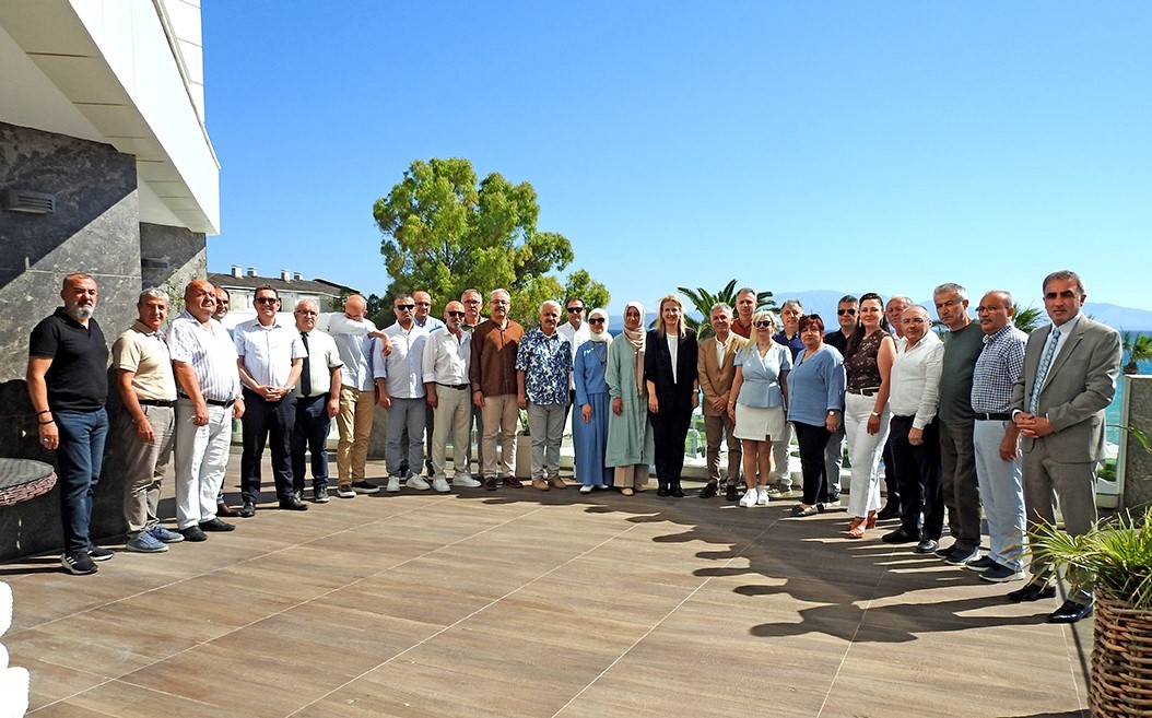 hayat-boyu-ogrenme-donem-sonu-degerlendirme-toplantisi-cesme-de-yapildi