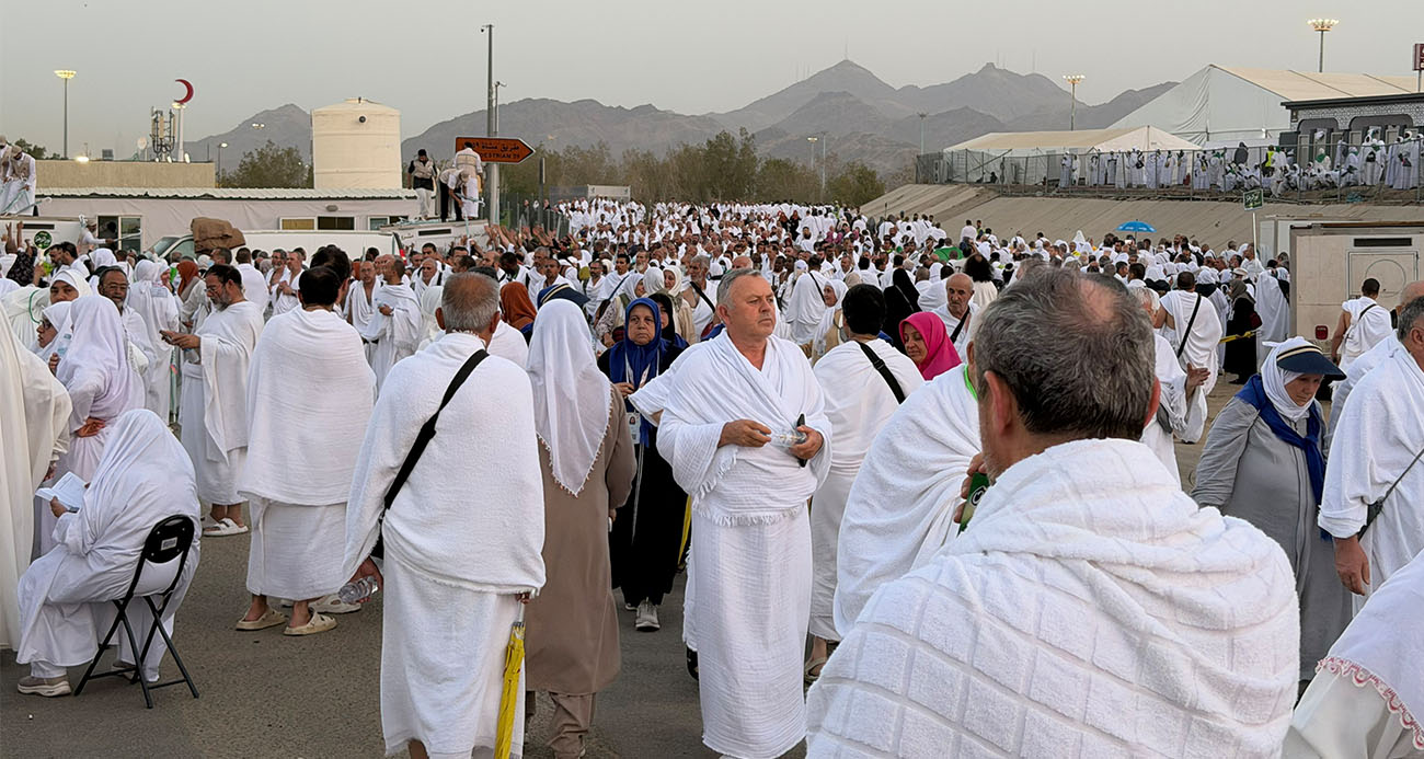 arafat-ta-turklerin-oldugu-bolgeden-cebel-i-rahme-ye-gecisler-kapatildi