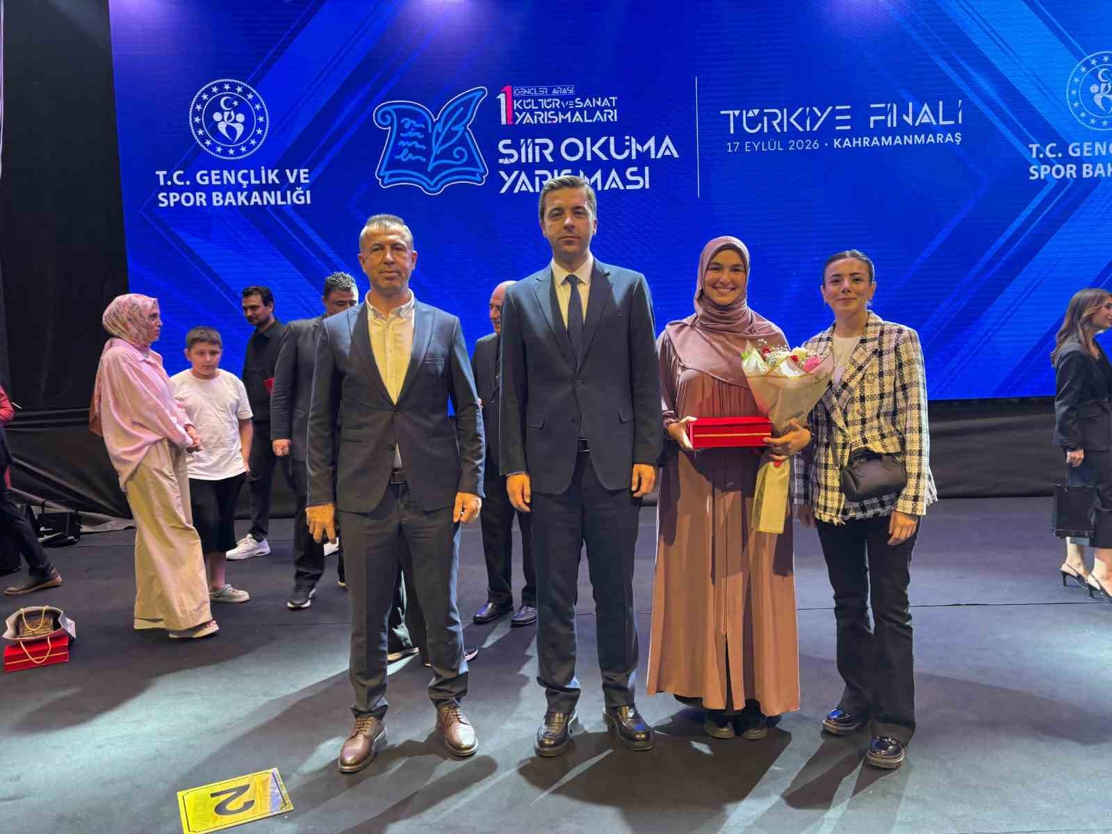 hitit-universitesi-oprencisi-siir-yarismasinda-turkiye-birincisi-oldu