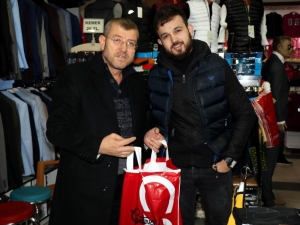 Yabancılar Çarşısı’nda Poşet Yerine ’Karton Çanta’ İle Alışveriş