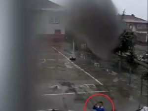 Minik Öğrenci Kar Topu İle Hedefi 12’den Vurdu