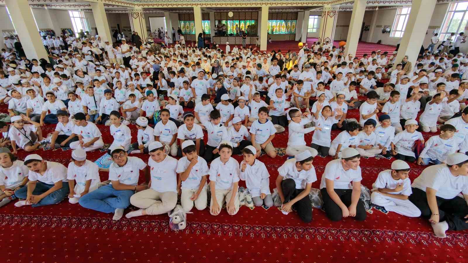 erzurum-da-yuzlerce-ogrenci-cami-bulusmasinda-bir-araya-geldi