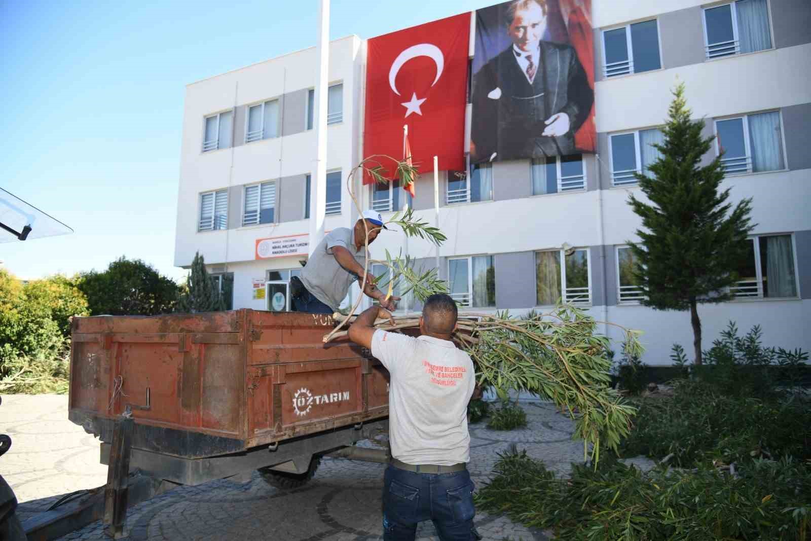 yunusemre-de-okullar-yeni-egitim-yilina-hazirlaniyor