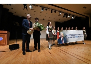 Öğrencilerden Rektör Budak’a Anlamlı Sürpriz