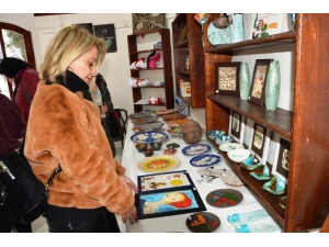 Kadınlardan Seramik Sergisi