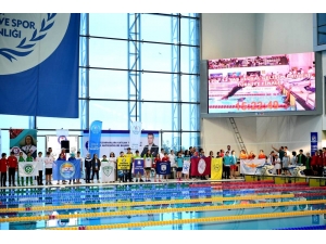 Karşıyakalı Yüzücülerden 8 Madalya