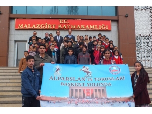 Malazgirtli 80 Öğrenci Ankara’ya Uğurlandı