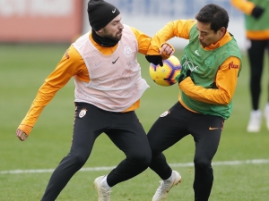 Galatasaray’da Rodrigues Ve Sinan Gümüş Takımla Çalışmalara Başladı
