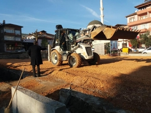 Vezirhan’da Cumhuriyet Meydanı Yenileniyor