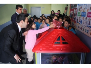 Oyuncaklar İhtiyaç Sahipleri İçin Kumbarada