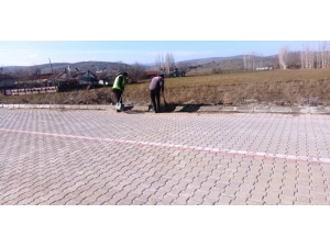 Şuhut Belediye Ekiplerinden Çevre Düzenleme Ve Temizleme Çalışmaları